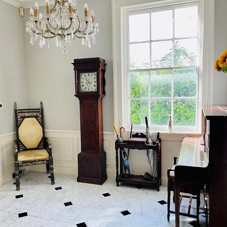 Beautiful Private 2 Bedroom Suite In Mansion Home With Free Parking Brighton ภายนอก รูปภาพ